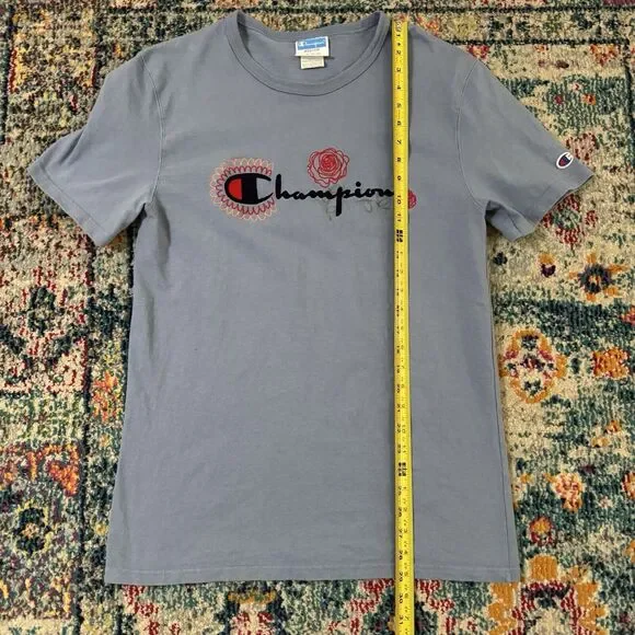 Vintage Champion‎ Blue Embroidered Rose Short Sleeve T-Shirt Size Medium - Picture 6 of 6